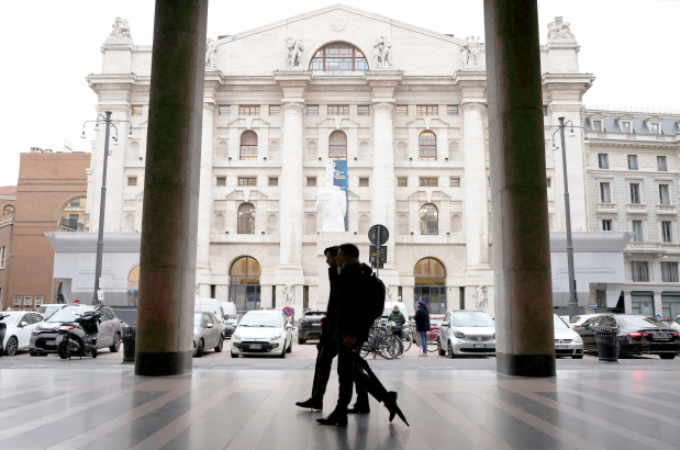 Stocks fall as Trump escalates tariff threats against Europe